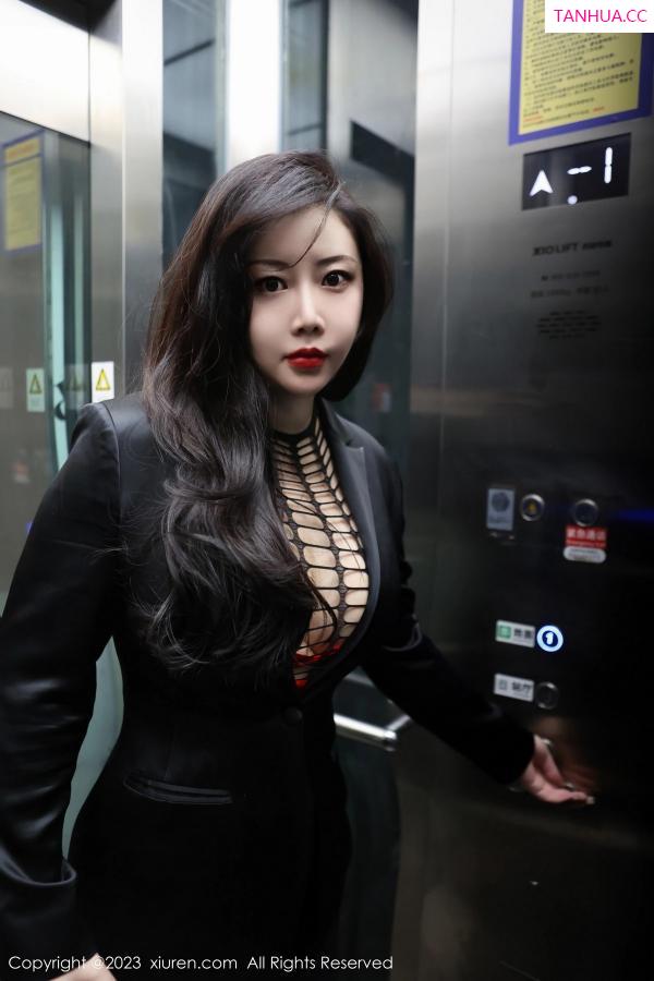 王格 王婉悠 [XiuRen]高清写真图 2023.03.16 No.6421 王婉悠Queen 丝袜OL第31张图片